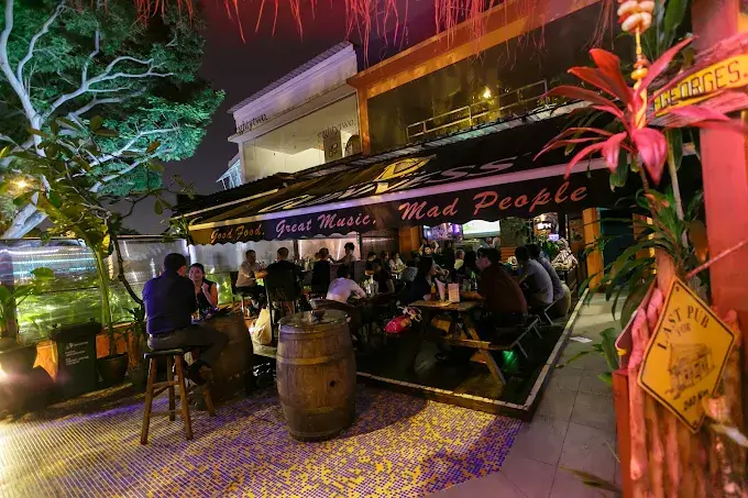 Georges Madbar & Grill (Siglap)1